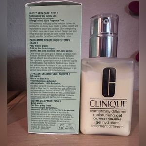 Dramatically different moisturizing gel